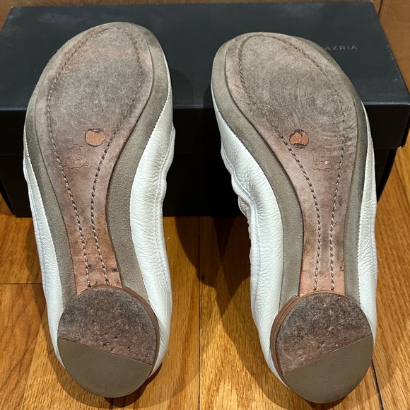 BCBG Cream Leather Flats with Bow - Picture 2 of 3